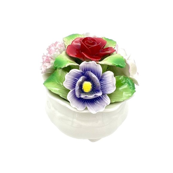 Vintage AYNSLEY Flower Bouquet Basket Figurine Hand Painted and Modelled England - Picture 6 of 8